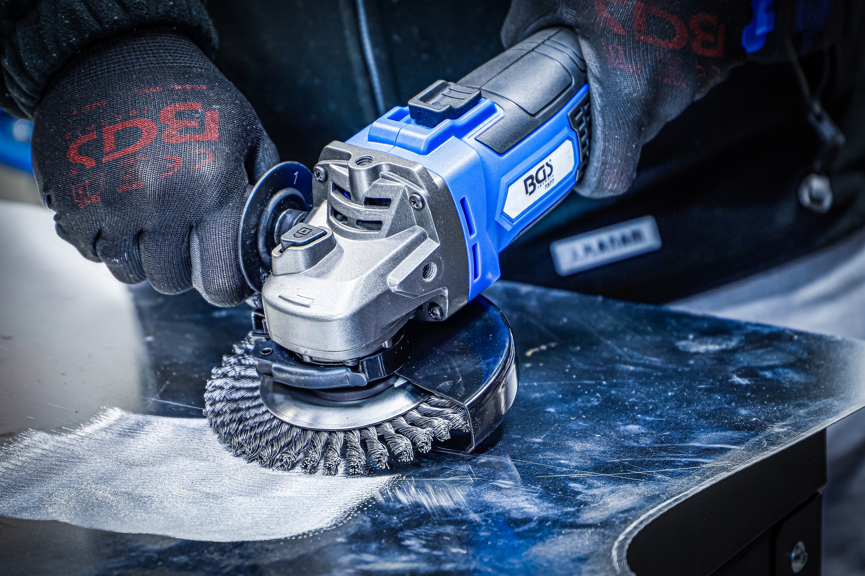 BGS Akku-Winkelschleifer-Satz | bürstenlos | 18 V | mit Akku und Schnell-Ladegerät