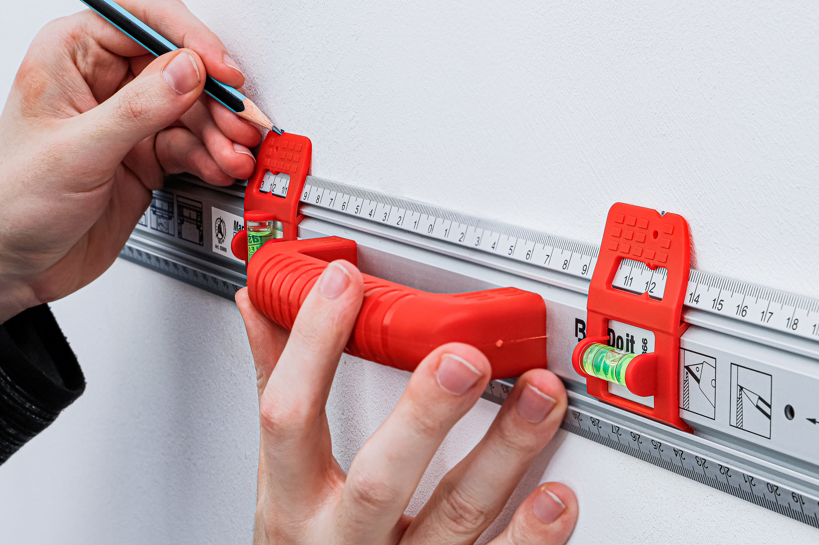 BGS Schneid- und Markierlineal | mit Griff und Wasserwaage | 750 mm