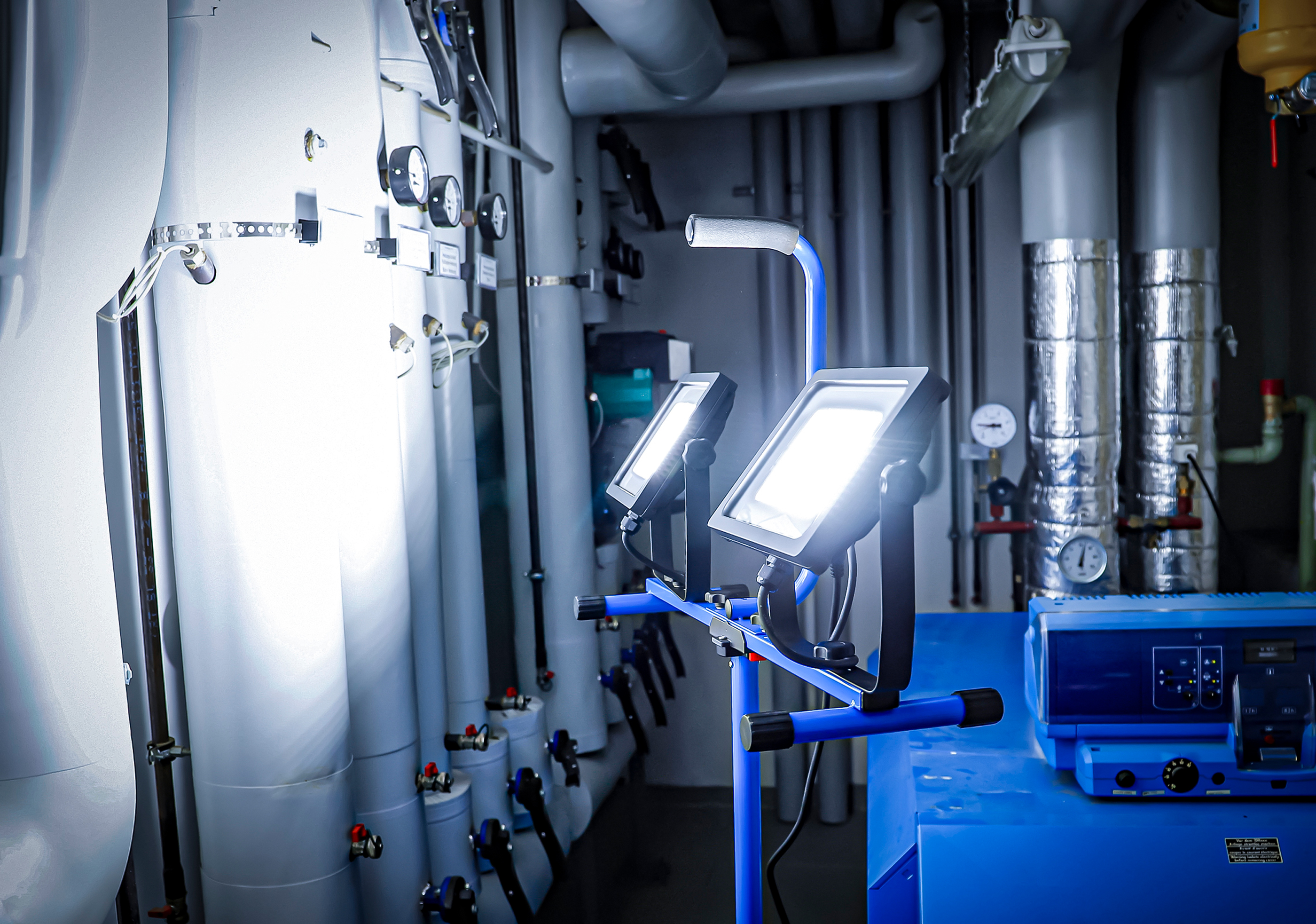 BGS Duo-SMD-LED-Arbeits-Strahler | mit Stativ | 2 x 70 W