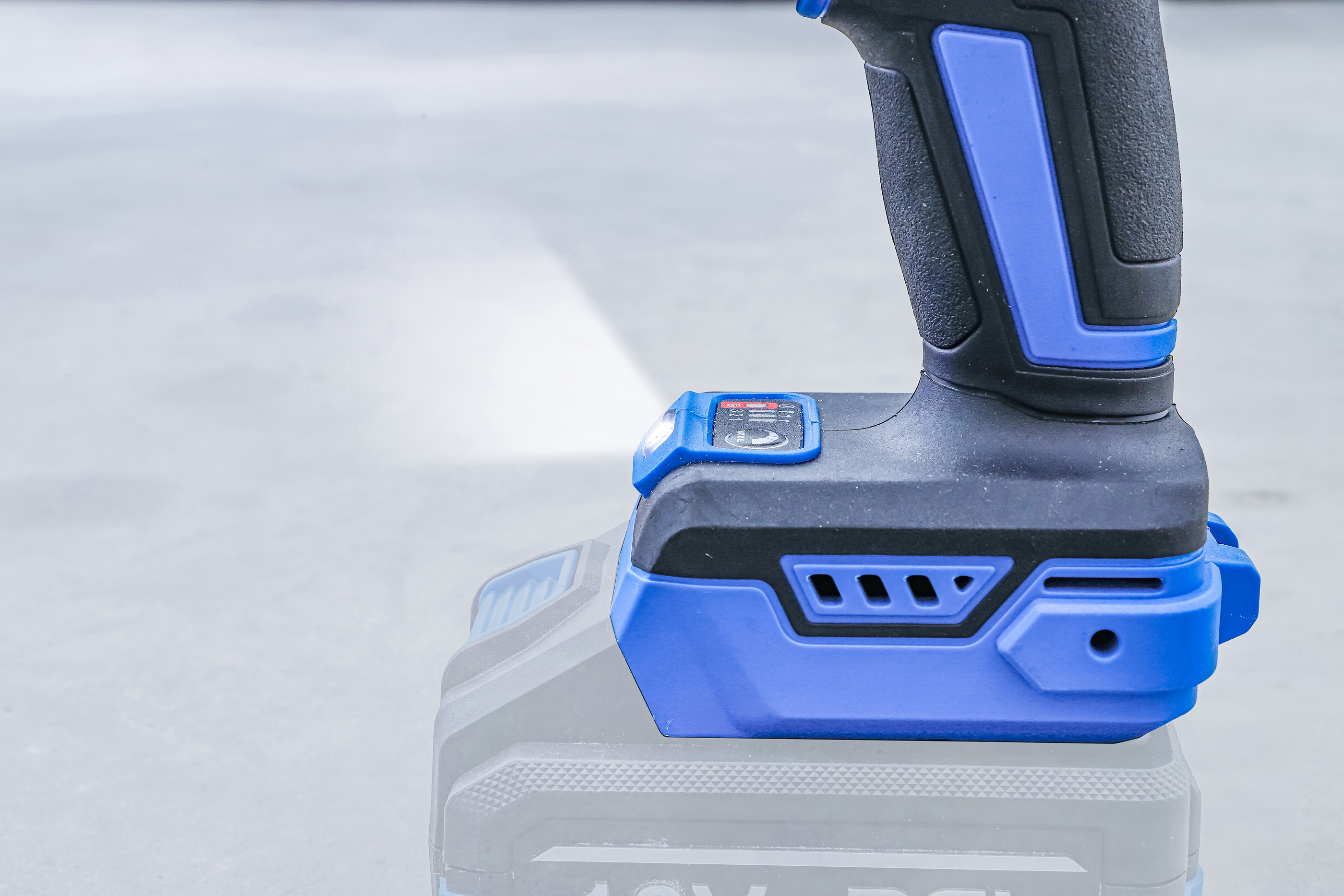 BGS Akku-Schlagschrauber-Satz | bürstenlos | 550 Nm | 18 V | mit Akku und Schnell-Ladegerät