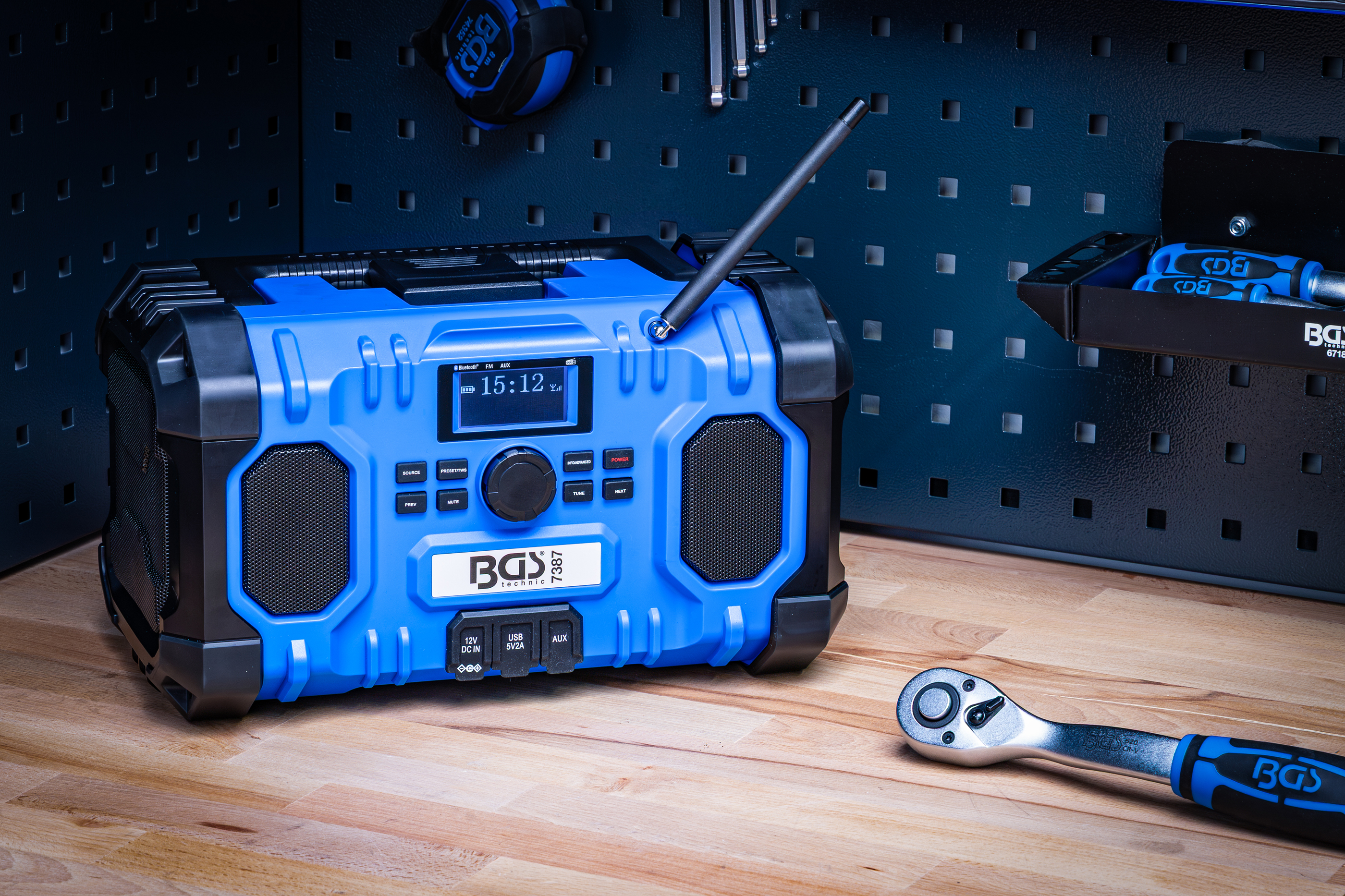BGS Akku-DAB Radio | Hybrid | 18 V und 230 V | ohne Akku