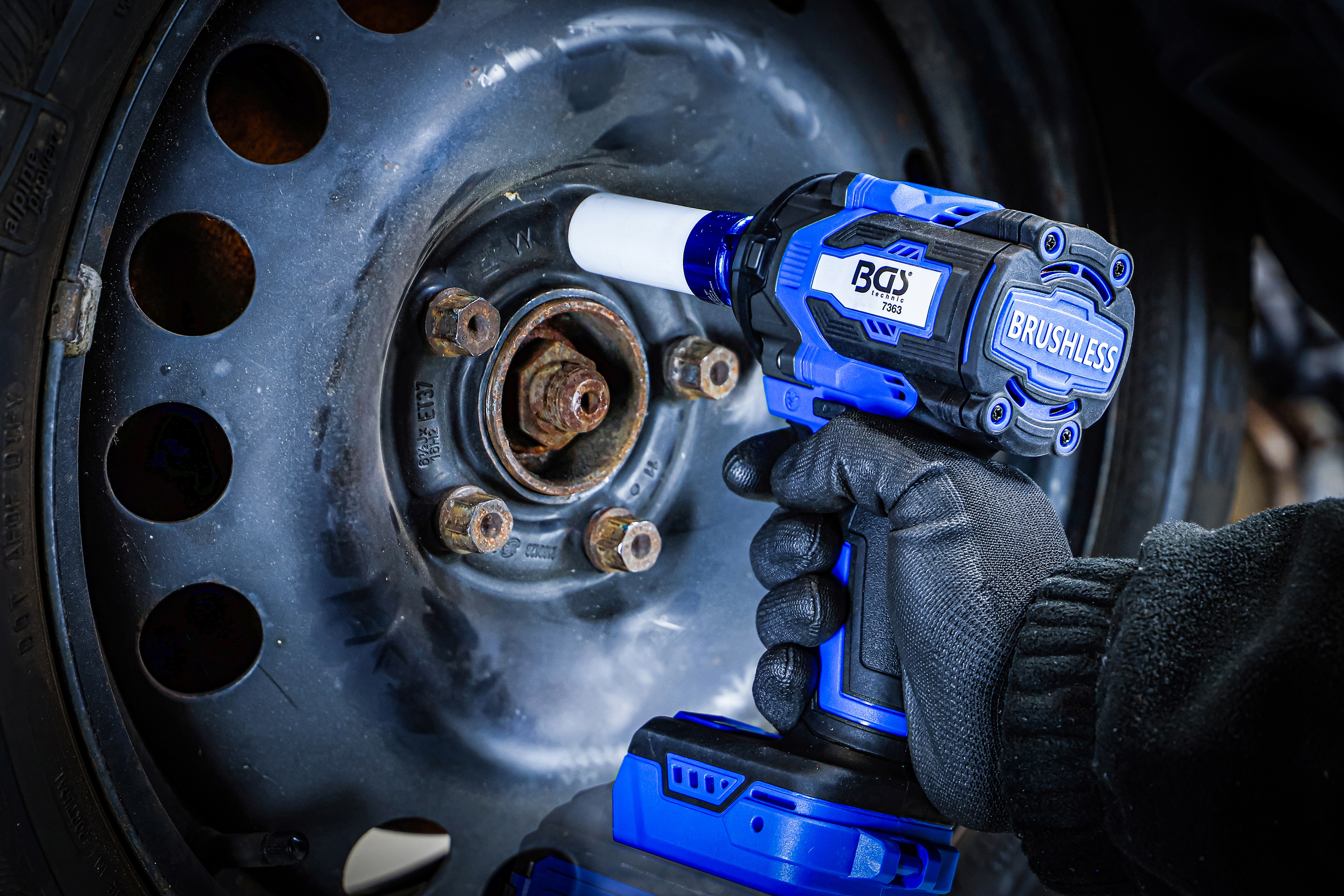 BGS Akku-Schlagschrauber-Satz | bürstenlos | 550 Nm | 18 V | mit Akku und Schnell-Ladegerät